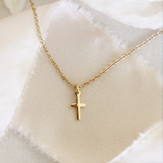 Elegant Cross pendant necklace by Maive